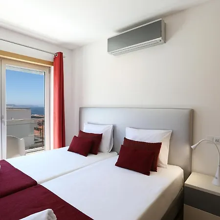 Altido 3-br Flat With Terrace And Rooftop Pool * Nazare