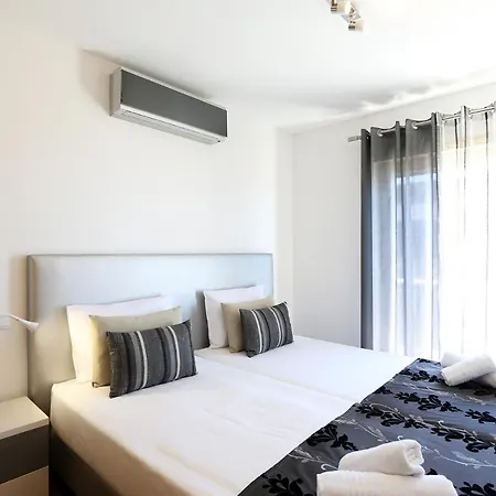 Altido 3-br Flat With Terrace And Rooftop Pool Apartment Nazare
