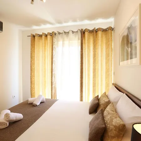 Altido 3-br Flat With Terrace And Rooftop Pool Nazare